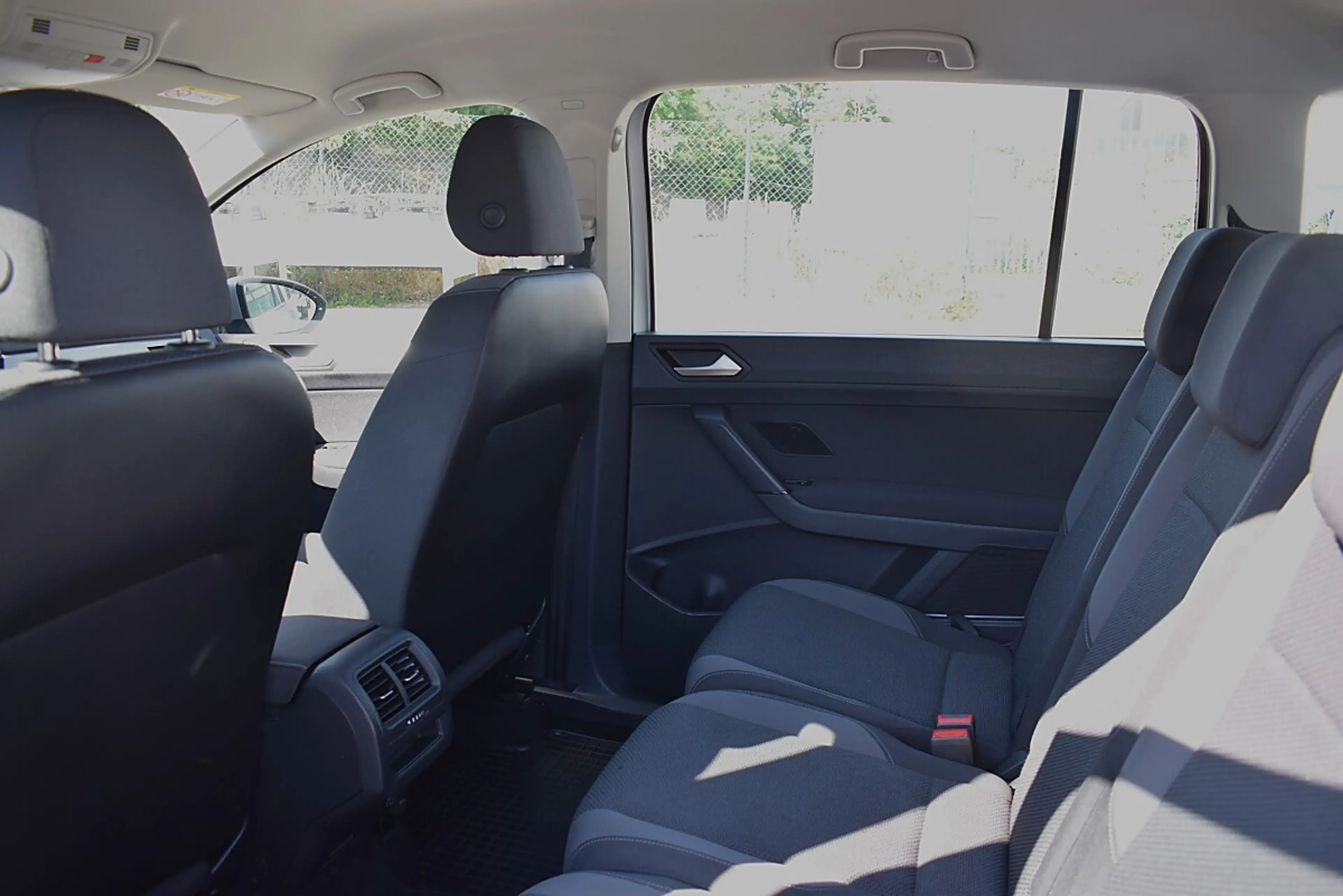 Volkswagen Touran 2,0 SCR TDI DSG — photo 9