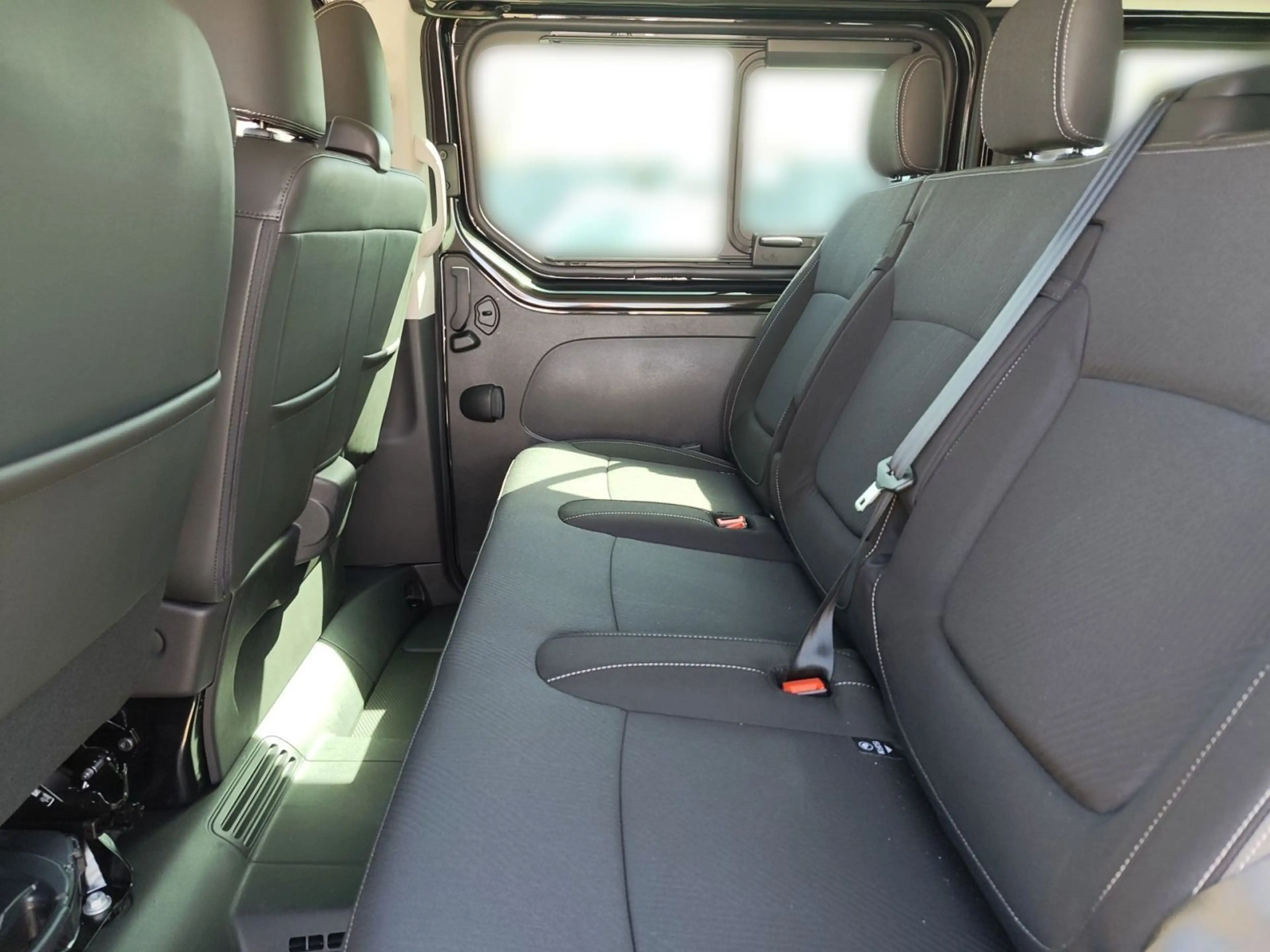 Nissan Primastar Kombi9 L2H1 3,0t — photo 11