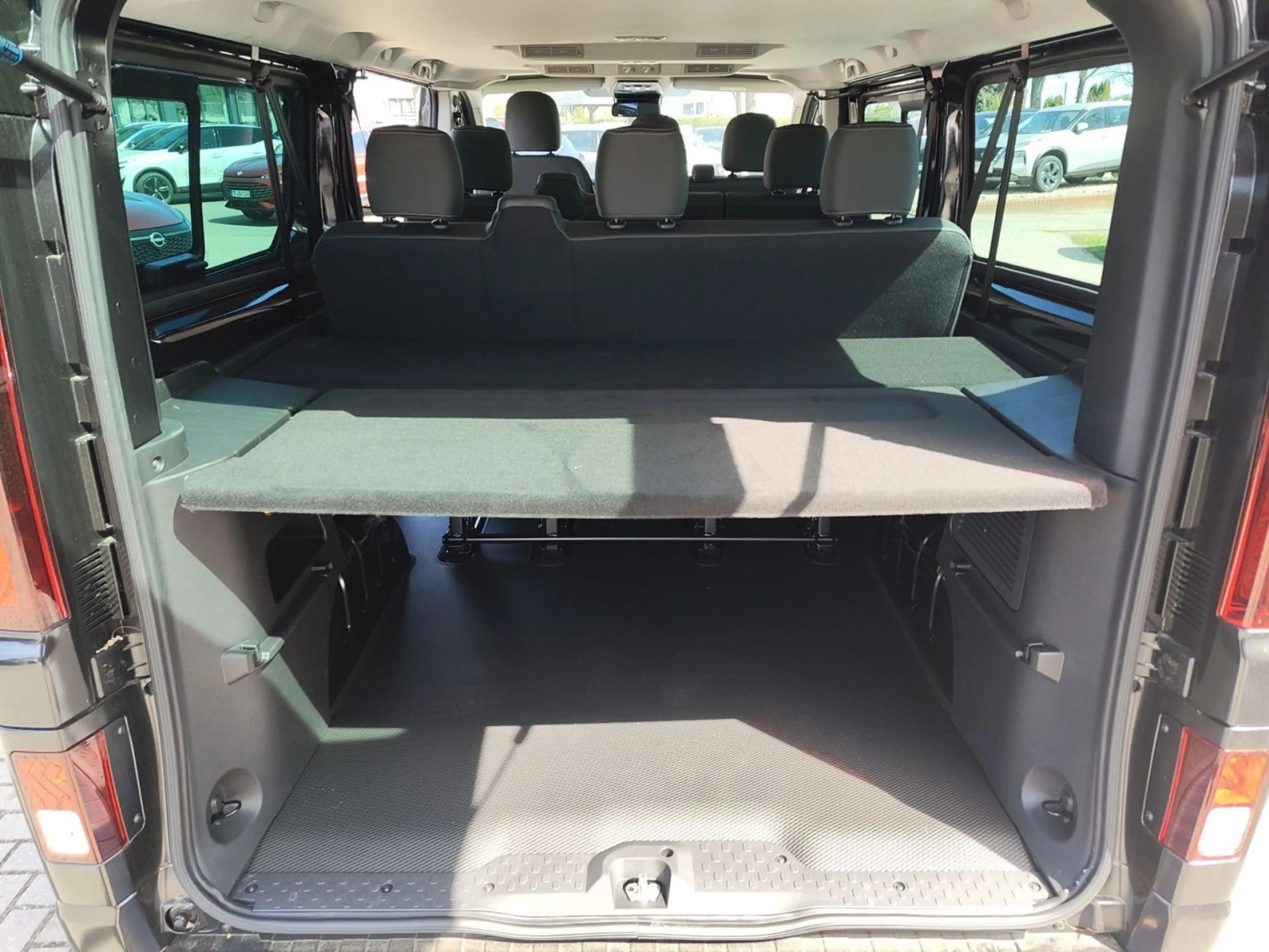 Nissan Primastar Kombi9 L2H1 3,0t — photo 12
