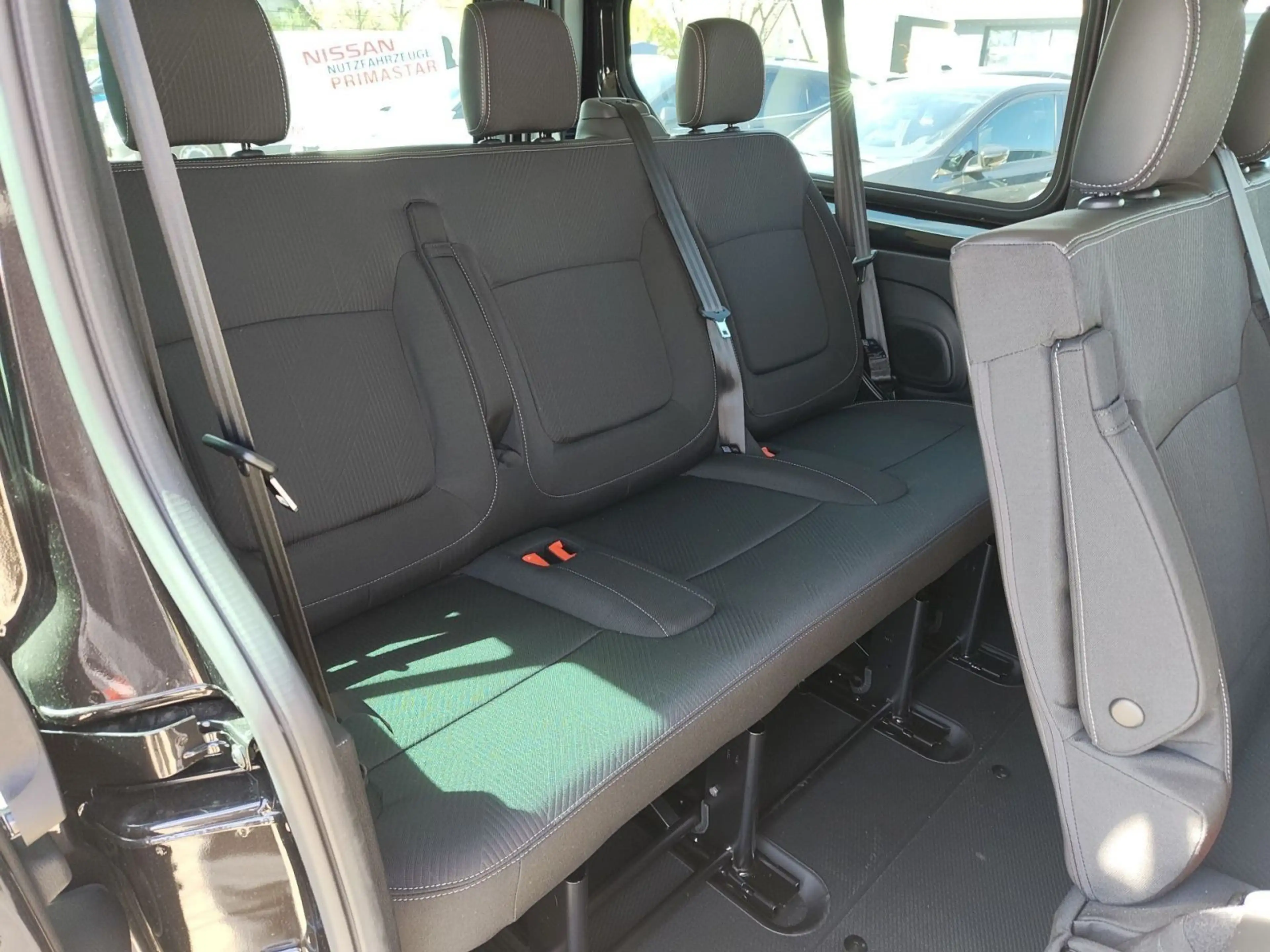 Nissan Primastar Kombi9 L2H1 3,0t — photo 13