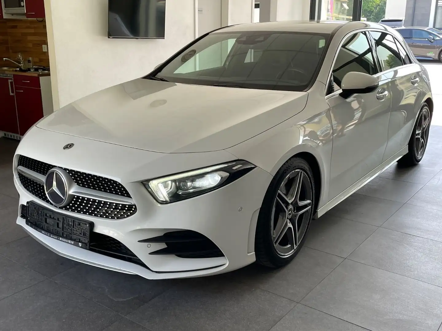 Mercedes-Benz A 200 -ATM 140TKM-AMG Line-Multibeam-Burmester- Weiß - 1