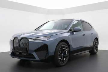 iX 40 xDrive M Sport Pano l HUD l 360° Camera l HK