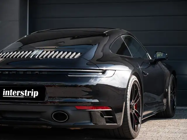 Porsche 911 view 7