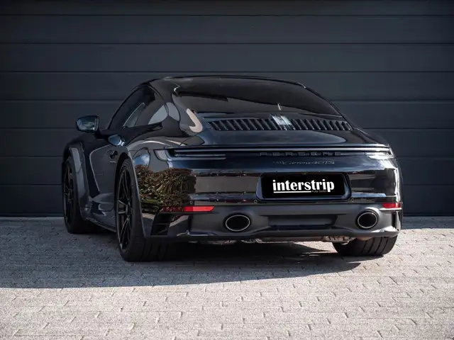 Porsche 911 view 4