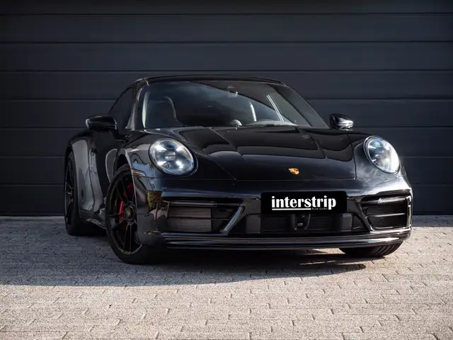 Porsche 911 view 3