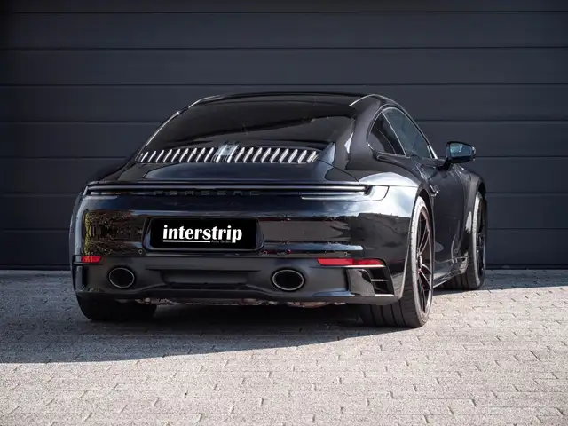 Porsche 911 view 6