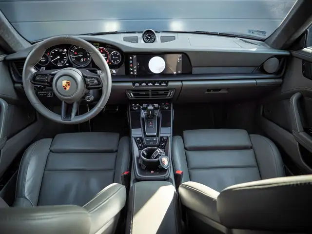 Porsche 911 view 14