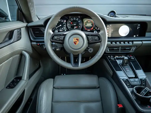 Porsche 911 view 13