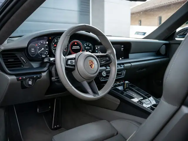 Porsche 911 view 12