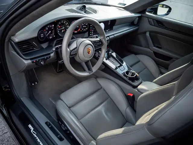 Porsche 911 view 11
