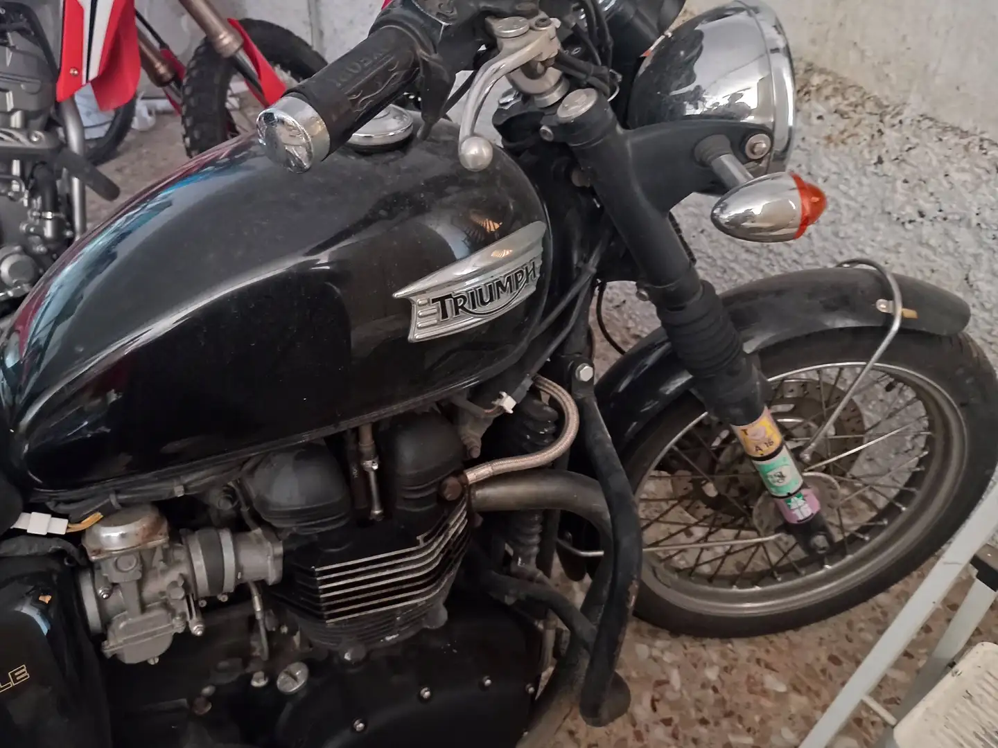 Triumph Bonneville T100 Negro - 1