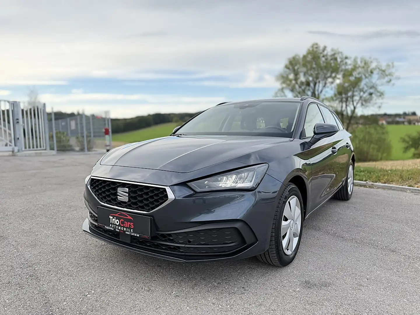 SEAT Leon 2.0 TDI Reference *1.HAND*LED*NAVI*MWst* Silber - 1