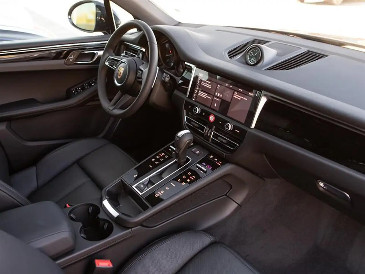Porsche Macan снимка Porsche Macan