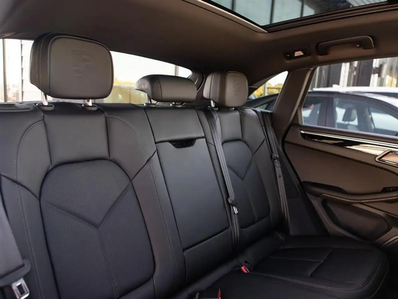 Porsche Macan снимка Porsche Macan