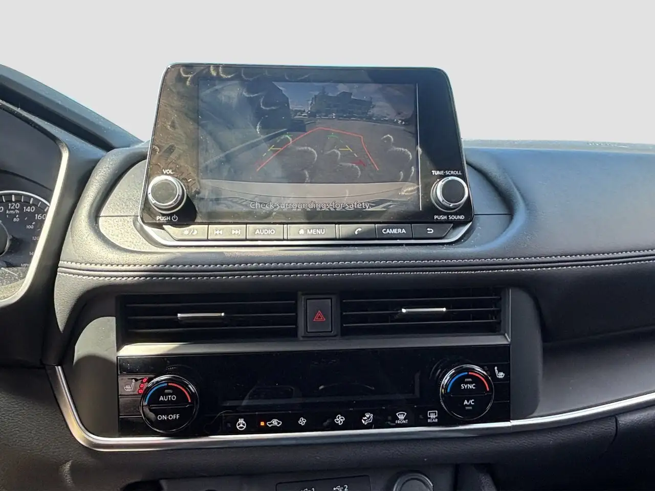 Nissan Rogue снимка Nissan Rogue