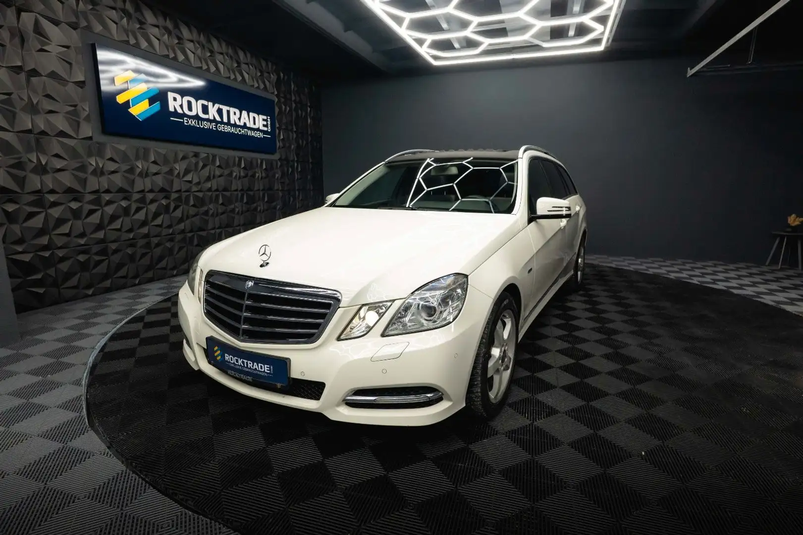 Mercedes-Benz E 220 T CDI BlueEfficiency Avantgarde *Bi-Xenon* Weiß - 2