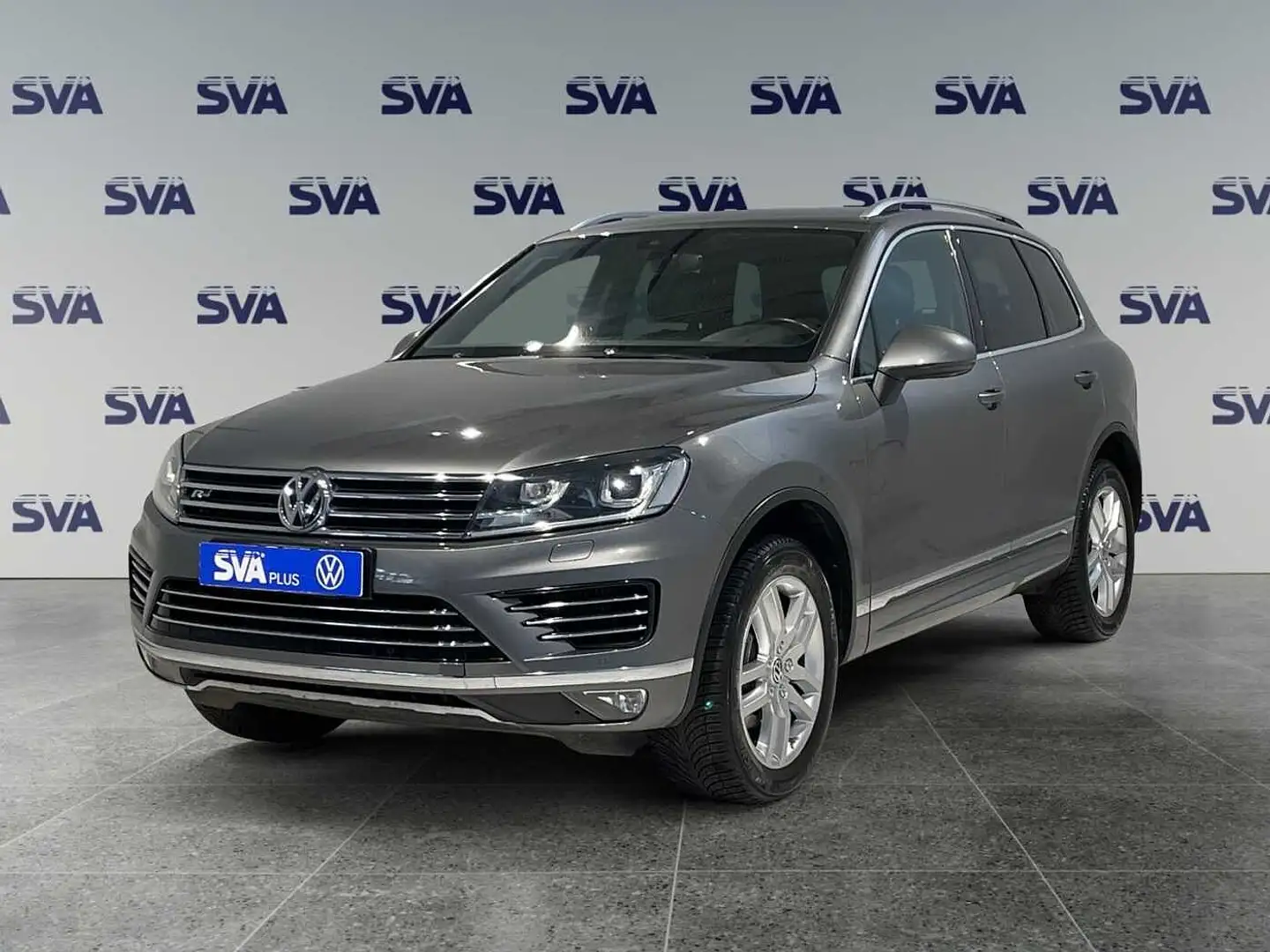 Volkswagen Touareg 3.0TDI 204CV tiptronic AWD Executive R-LINE Grijs - 1