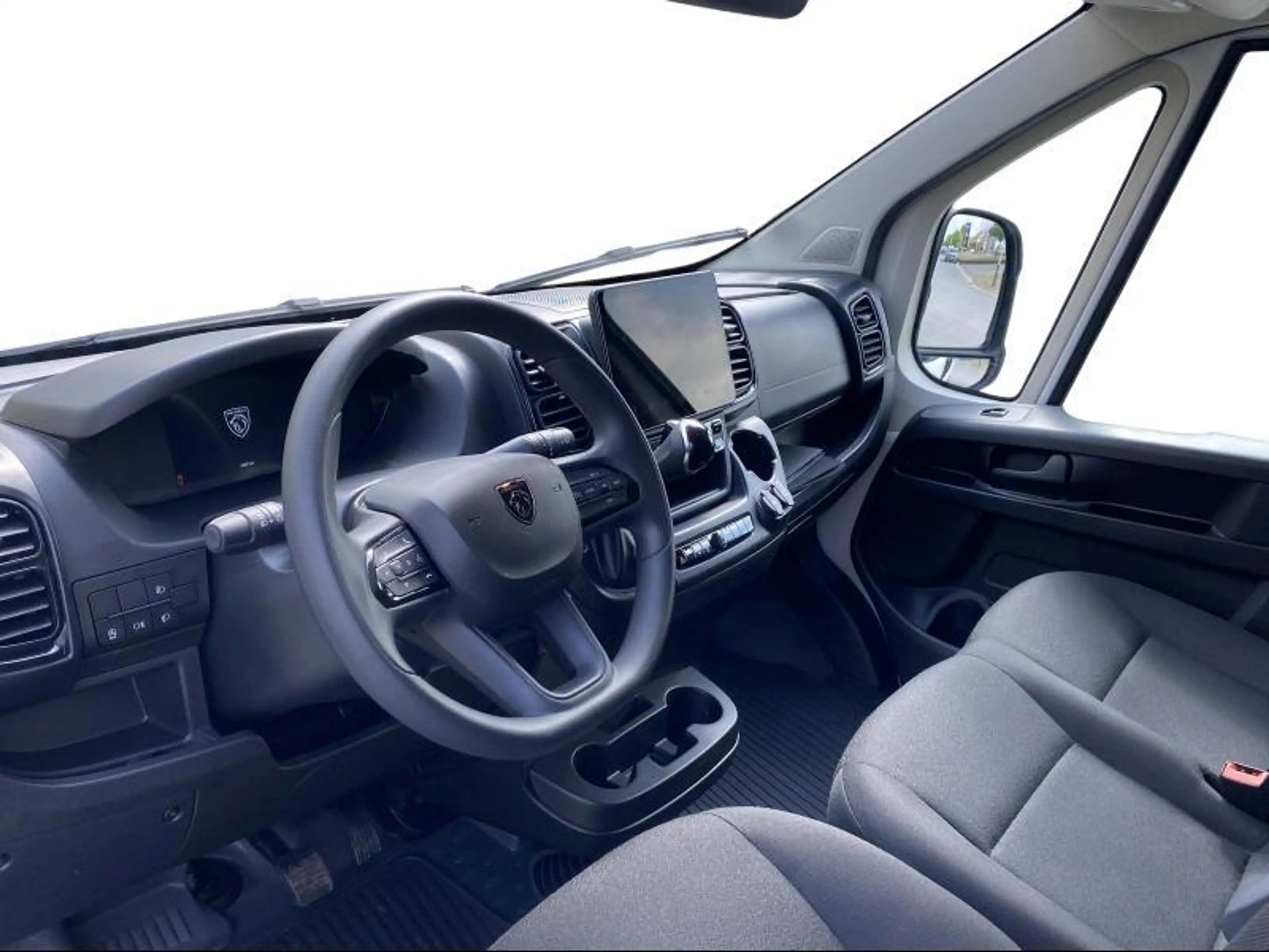 Peugeot Boxer 435 L3H2 - 2.2 BlueHDi 140 Aut.8 — photo 10