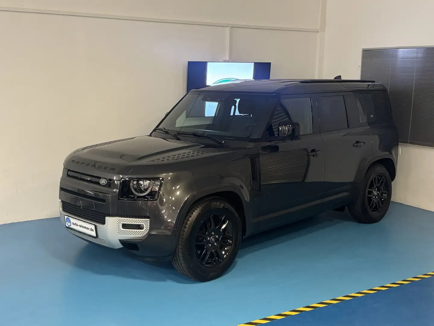 Land Rover Defender 110 D250 SE LUFTF./Standh./Leder/AHK Grau - 2