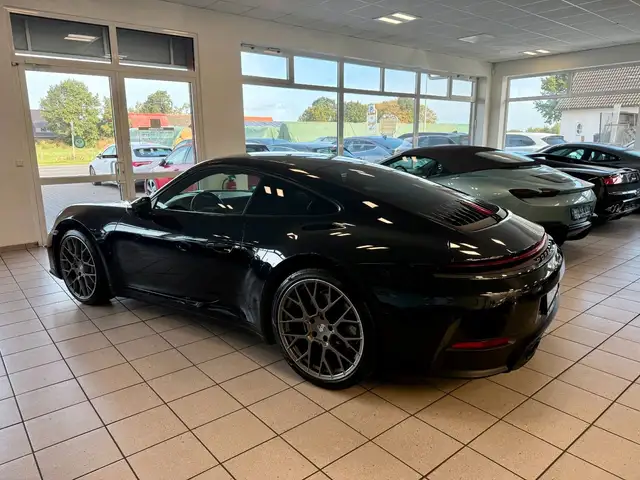 Porsche 911 view 3