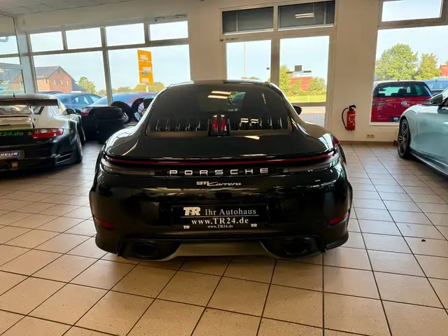Porsche 911 view 4