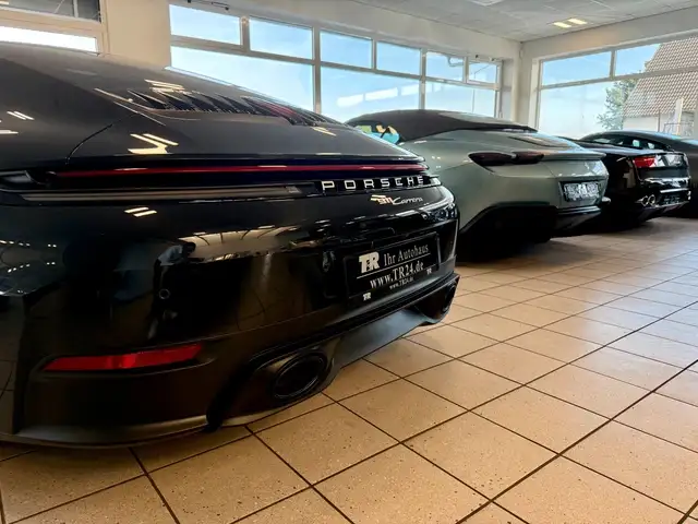 Porsche 911 view 6