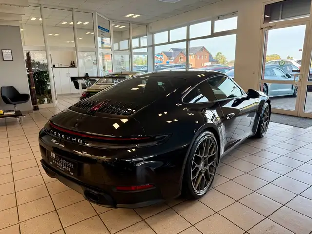 Porsche 911 view 5