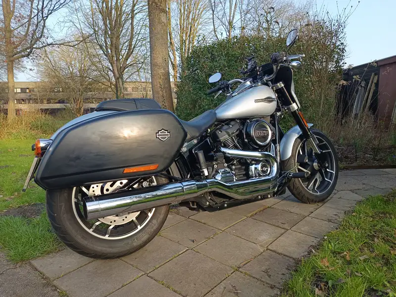 Harley-Davidson Sport Glide - foto 2