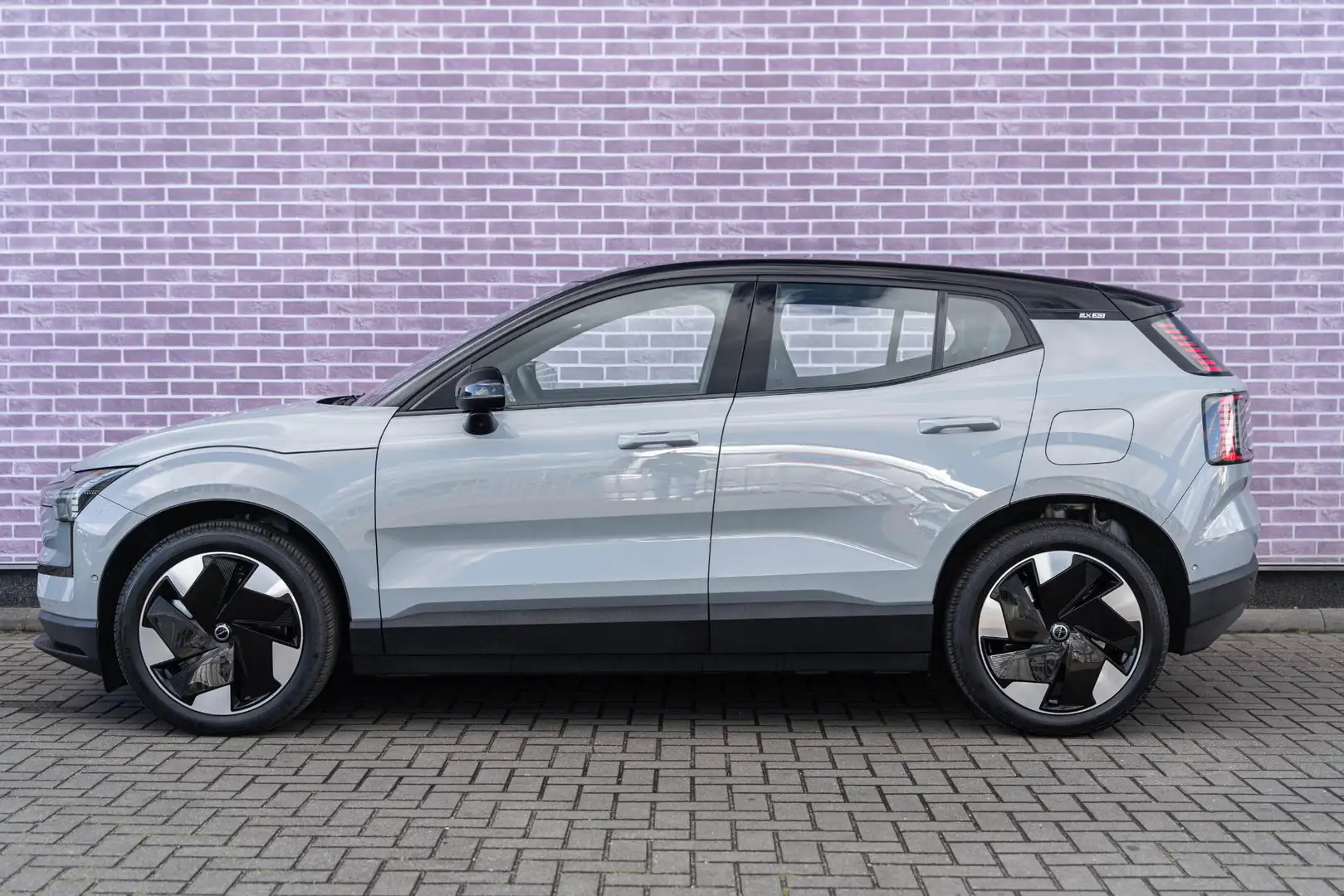 Volvo EX30 Twin Motor Performance Ultra AWD | Panoramadak | E Grijs - 2