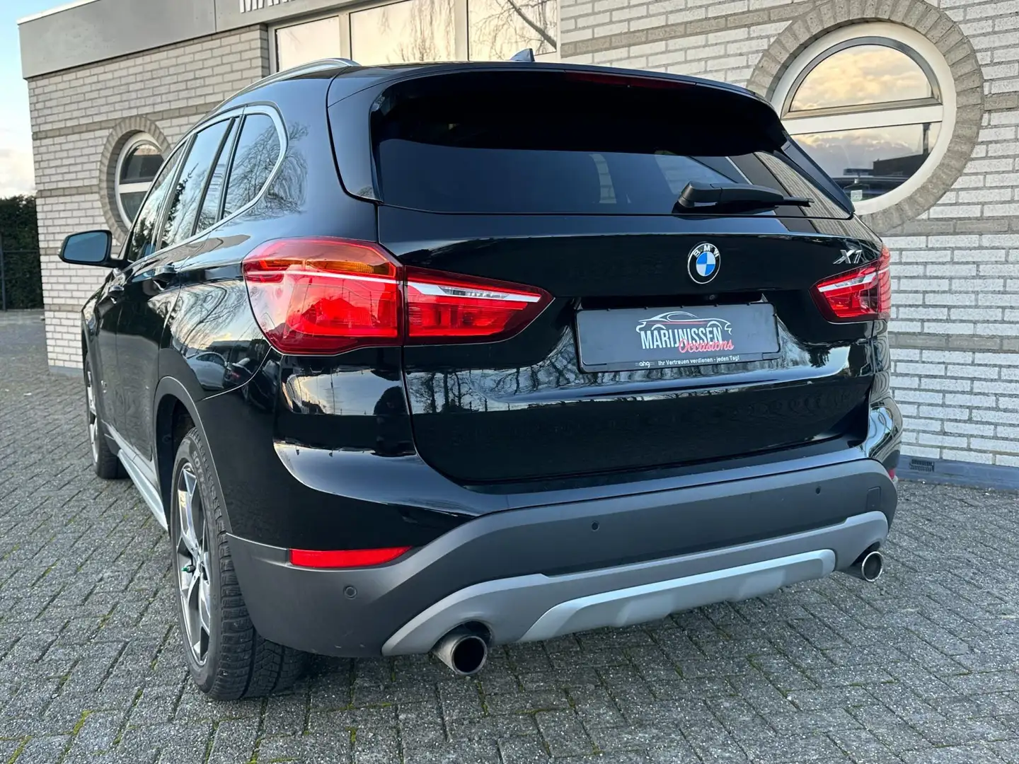 BMW X1 XDrive28i High Executive |EXPORT ONLY| Schwarz - 2