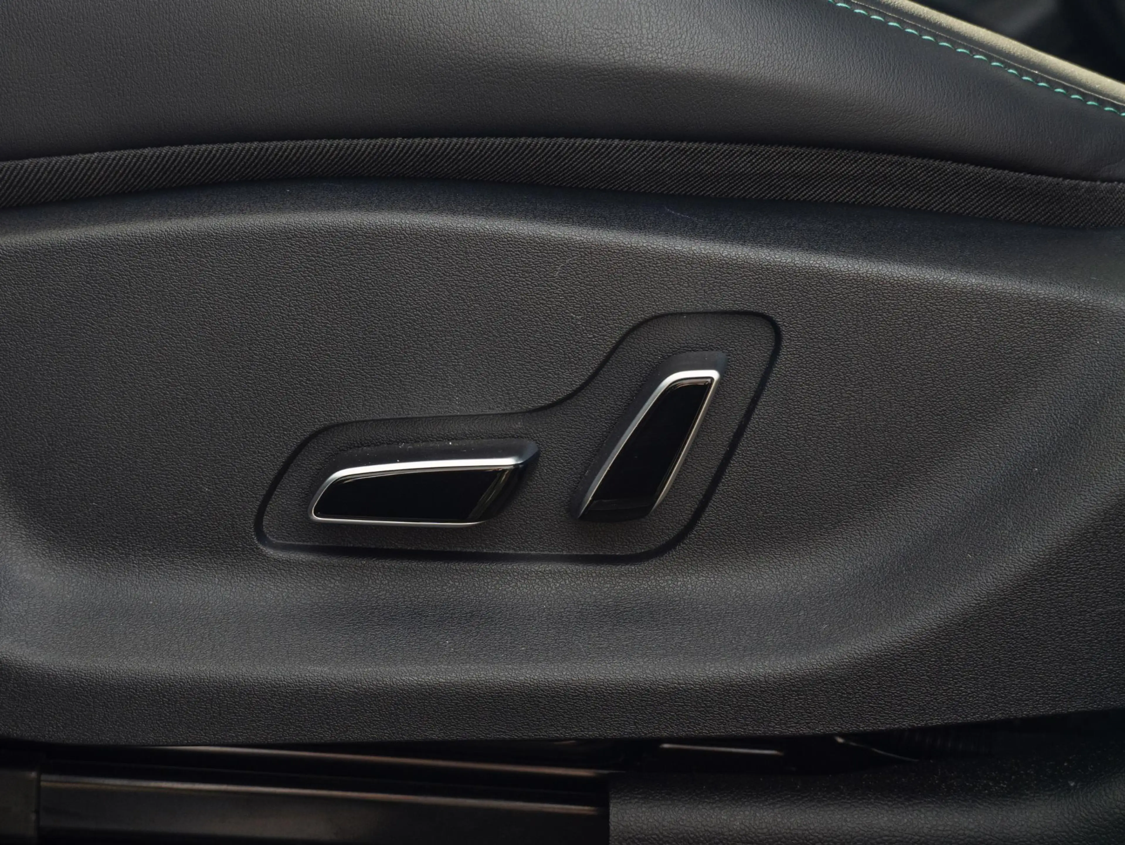 BYD Seal U 1.5 DM-i FWD Comfort|Black-Pack|Pano| Rode Remklau — photo 19
