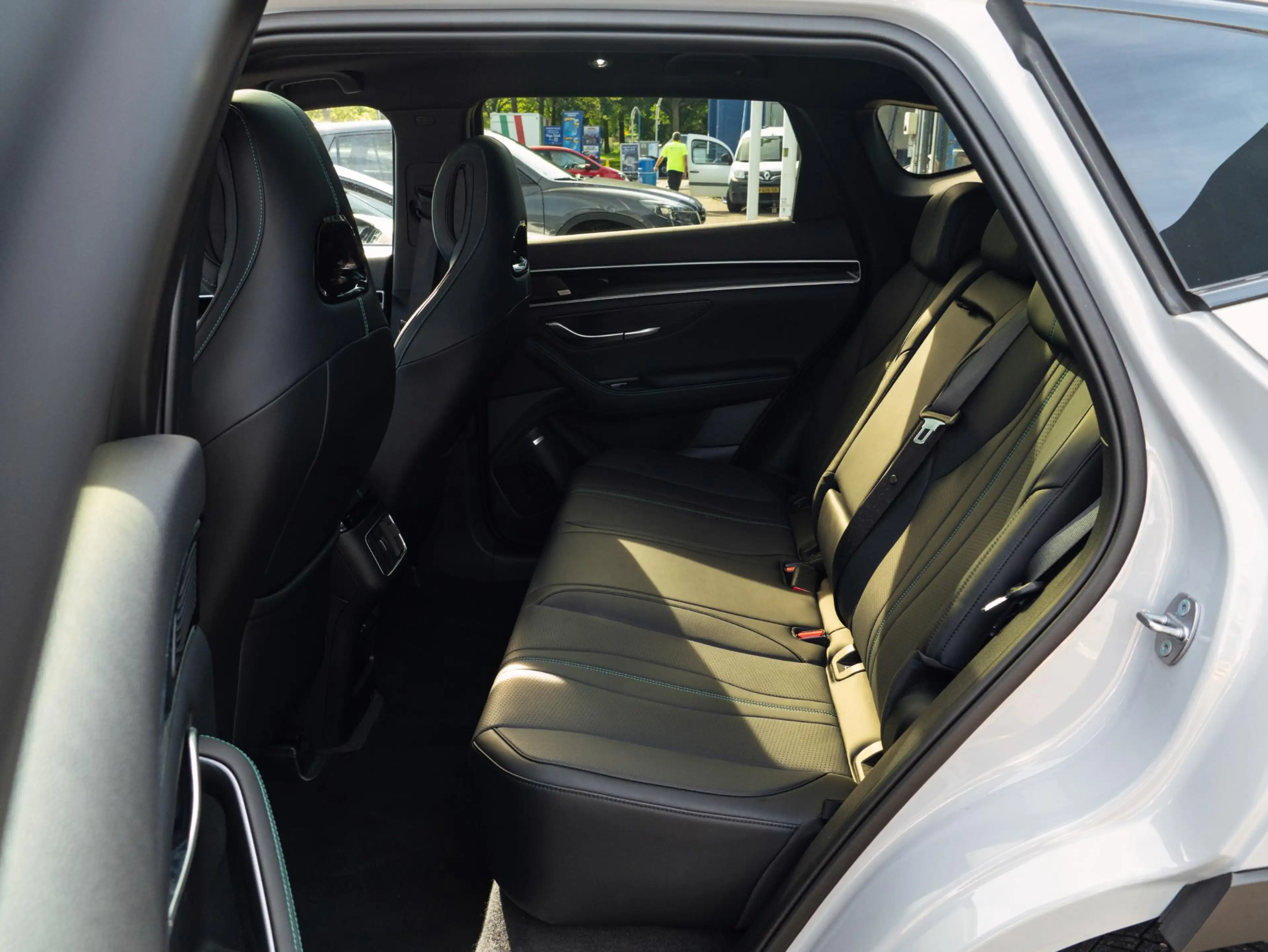 BYD Seal U 1.5 DM-i FWD Comfort|Black-Pack|Pano| Rode Remklau — photo 25