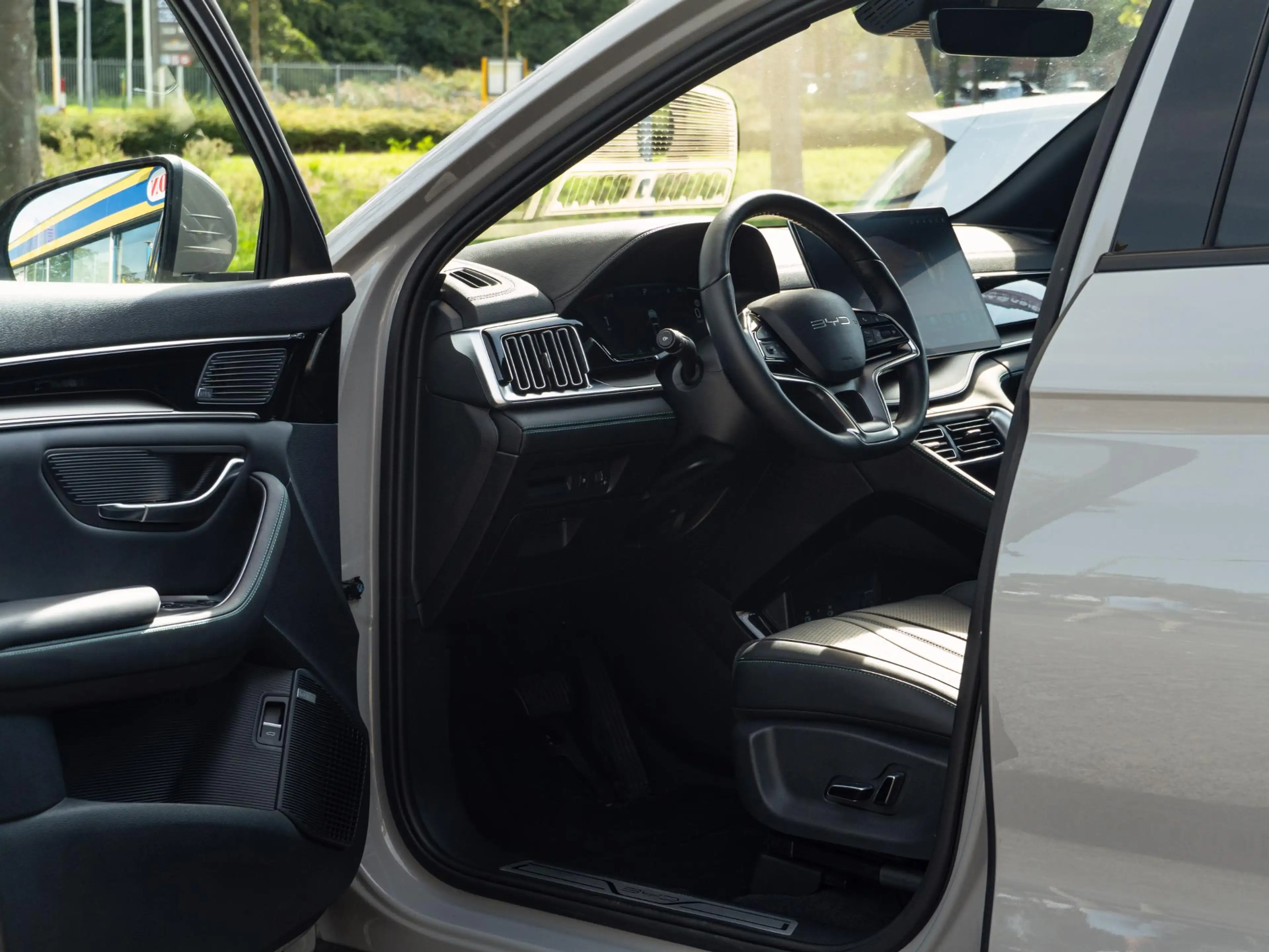 BYD Seal U 1.5 DM-i FWD Comfort|Black-Pack|Pano| Rode Remklau — photo 11
