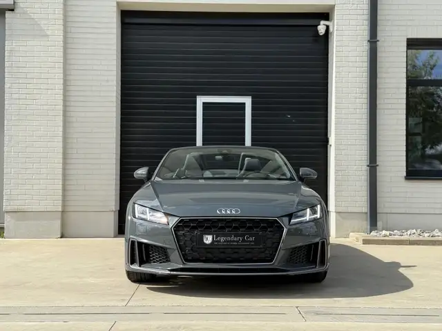 Audi TT view 5