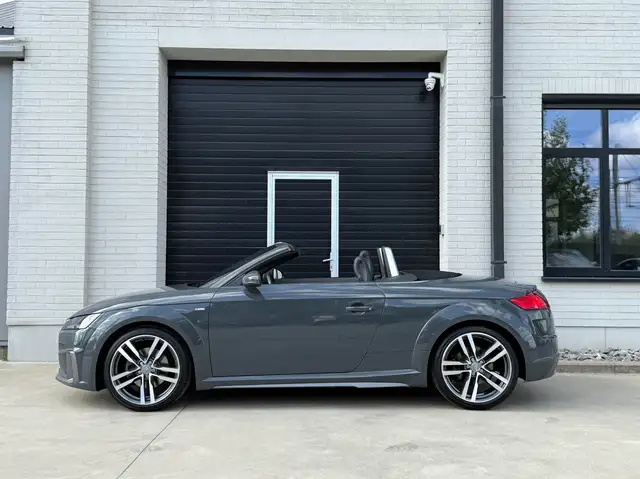 Audi TT view 10
