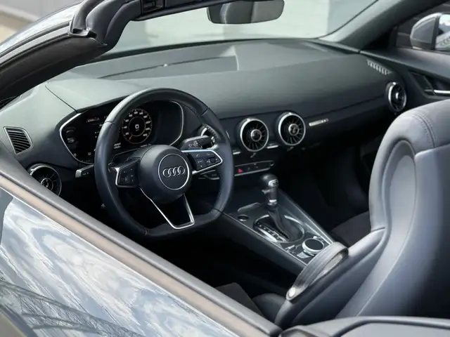 Audi TT view 22