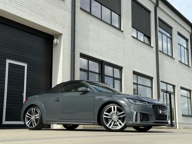 Audi TT view 4
