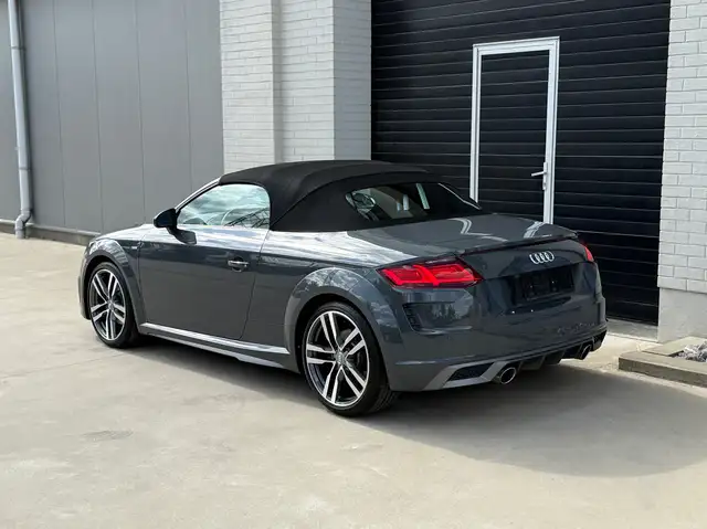 Audi TT view 17