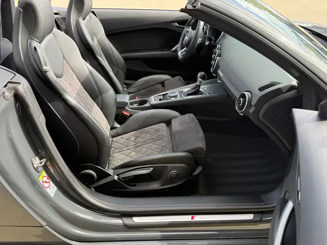 Audi TT view 30