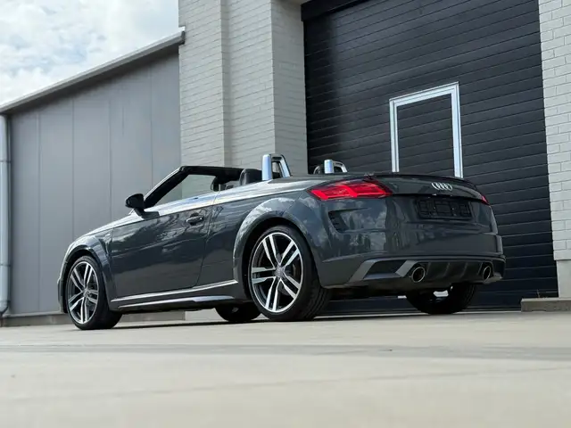 Audi TT view 18