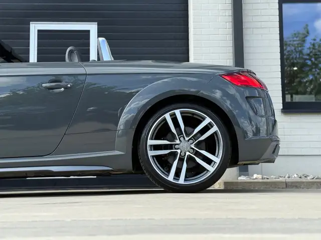 Audi TT view 14