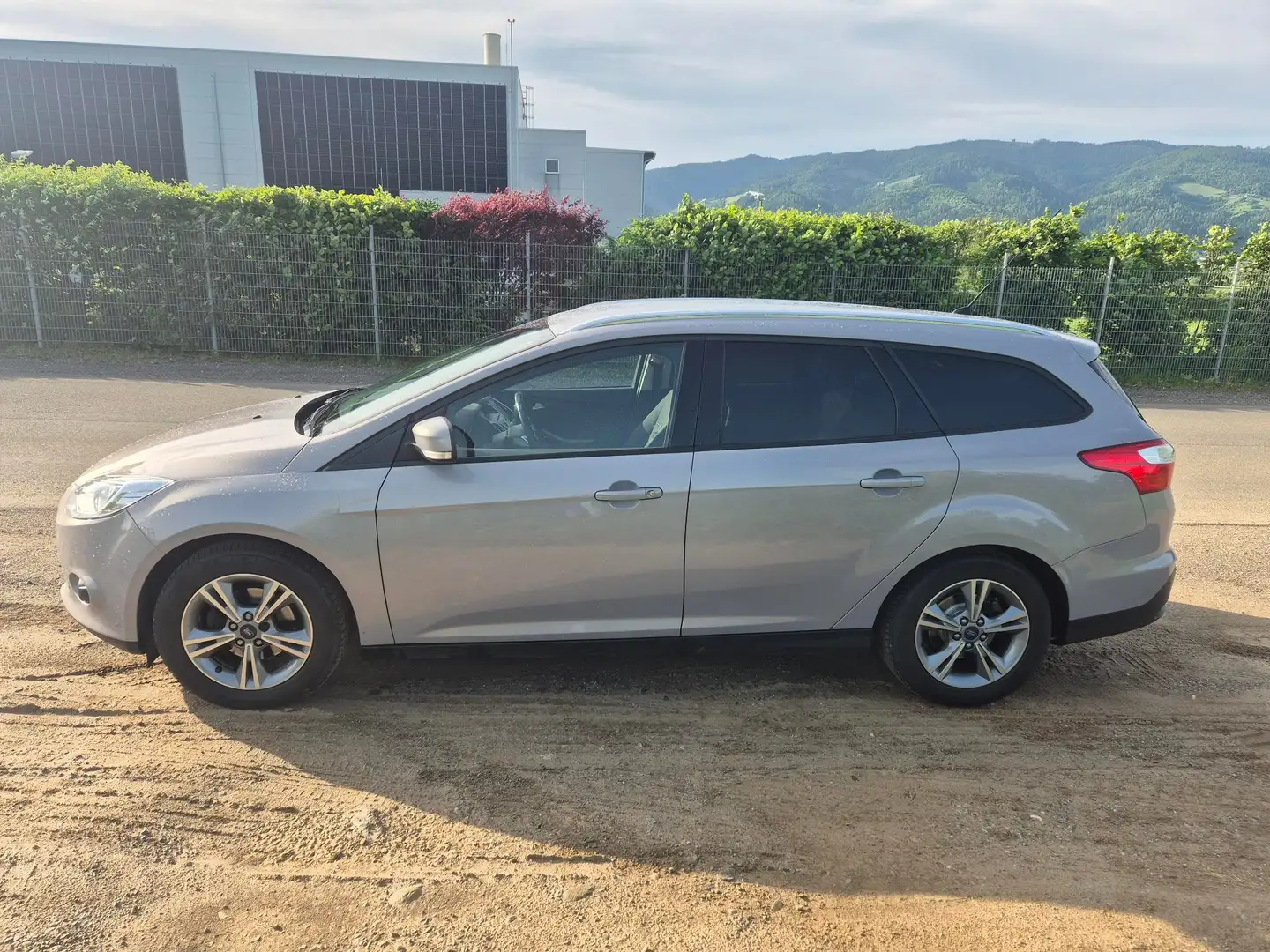 Ford Focus Focus Traveller Easy 1,0 EcoBoost Easy Grau - 2