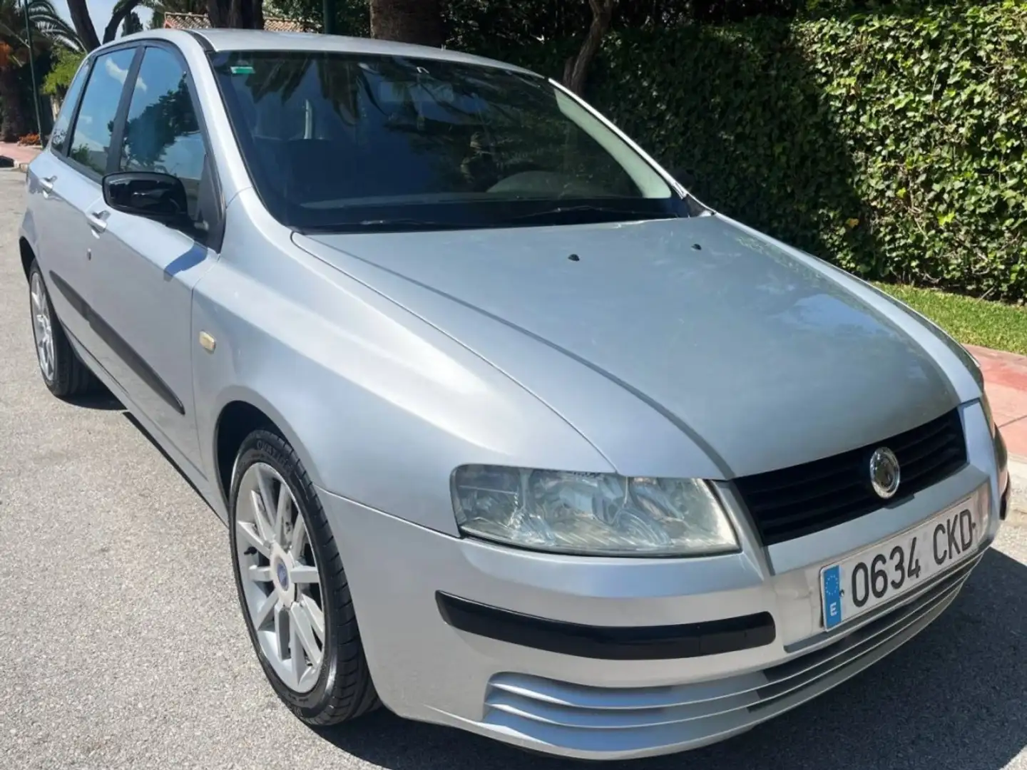 Fiat Stilo Berlina Manual de 5 Puertas Gri - 1