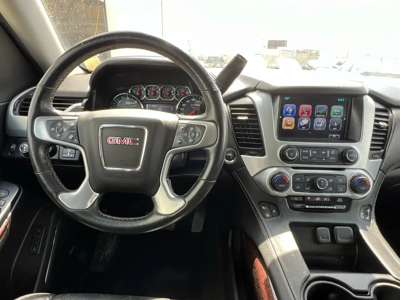 GMC Yukon снимка GMC Yukon