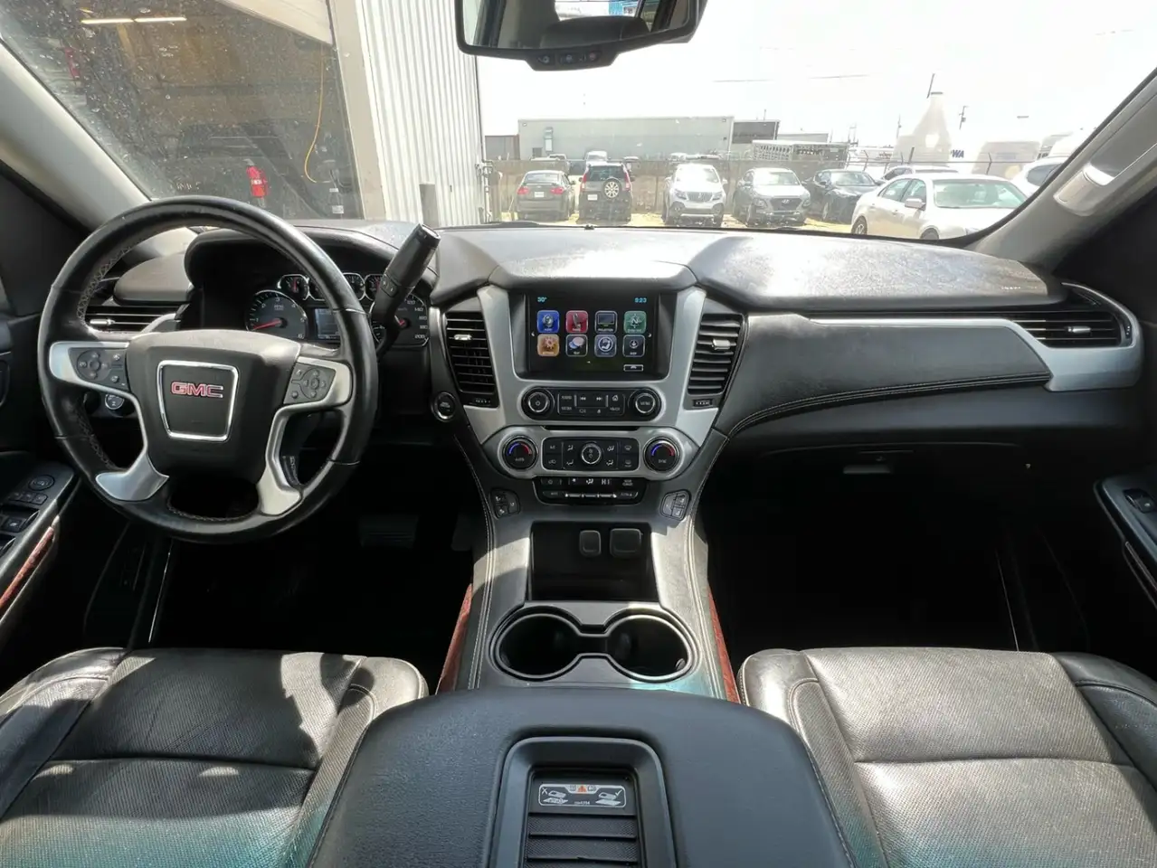 GMC Yukon снимка GMC Yukon