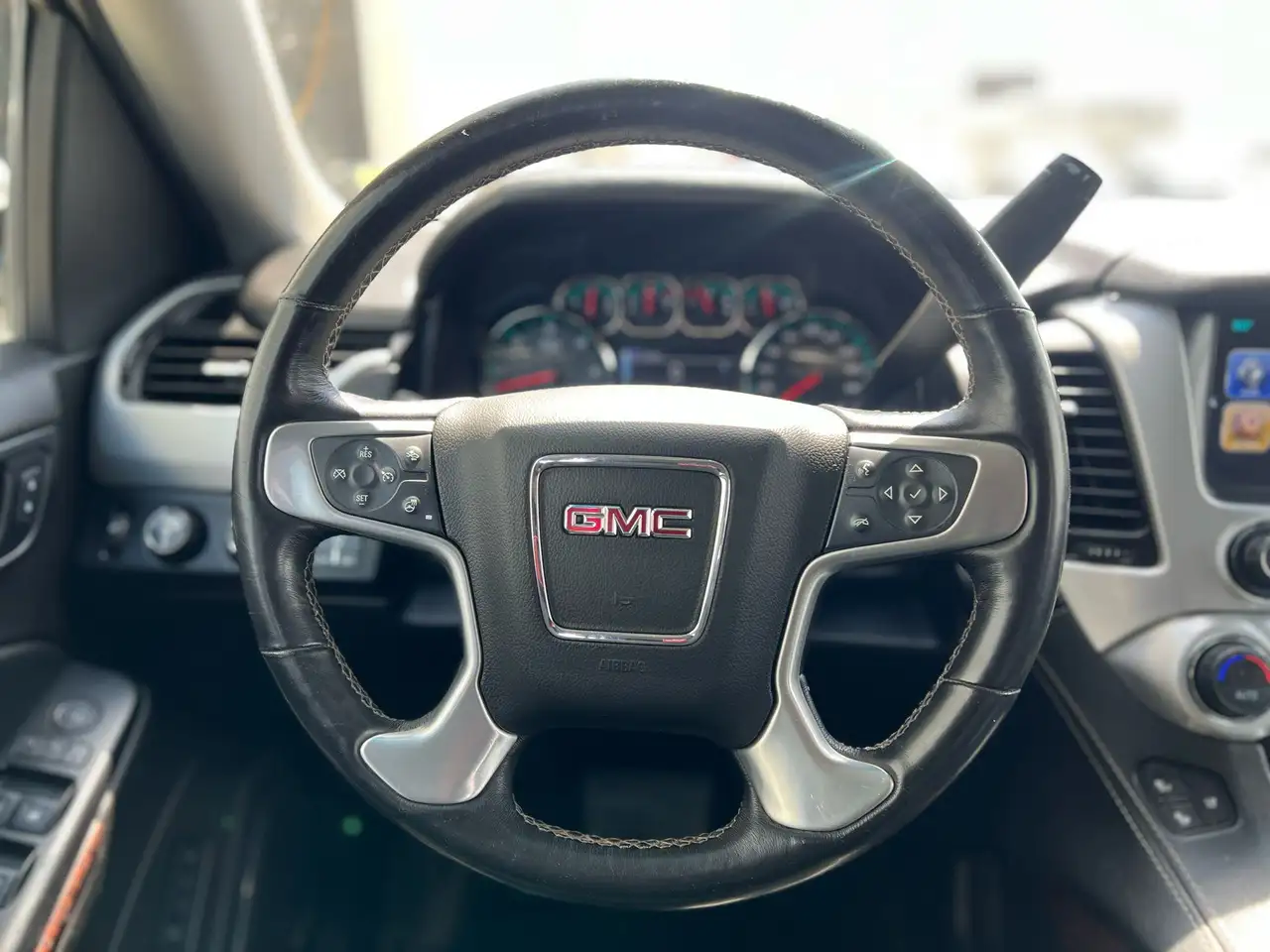 GMC Yukon снимка GMC Yukon