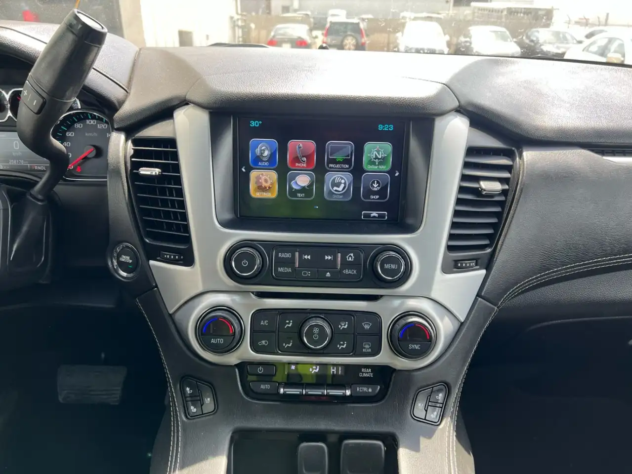 GMC Yukon снимка GMC Yukon