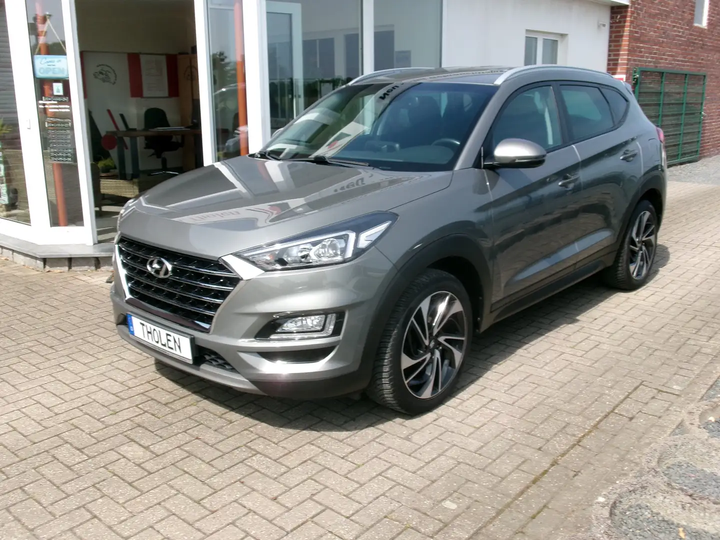 Hyundai TUCSON 1,6 T Autom. Premium 2WD Navi DAB Klimaa. Grau - 2