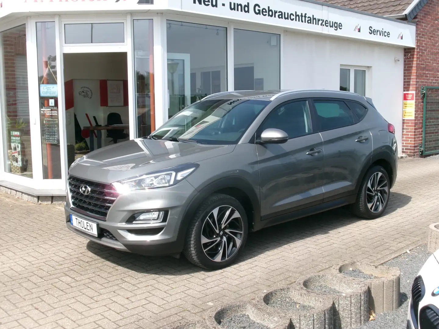 Hyundai TUCSON 1,6 T Autom. Premium 2WD Navi DAB Klimaa. Grau - 1