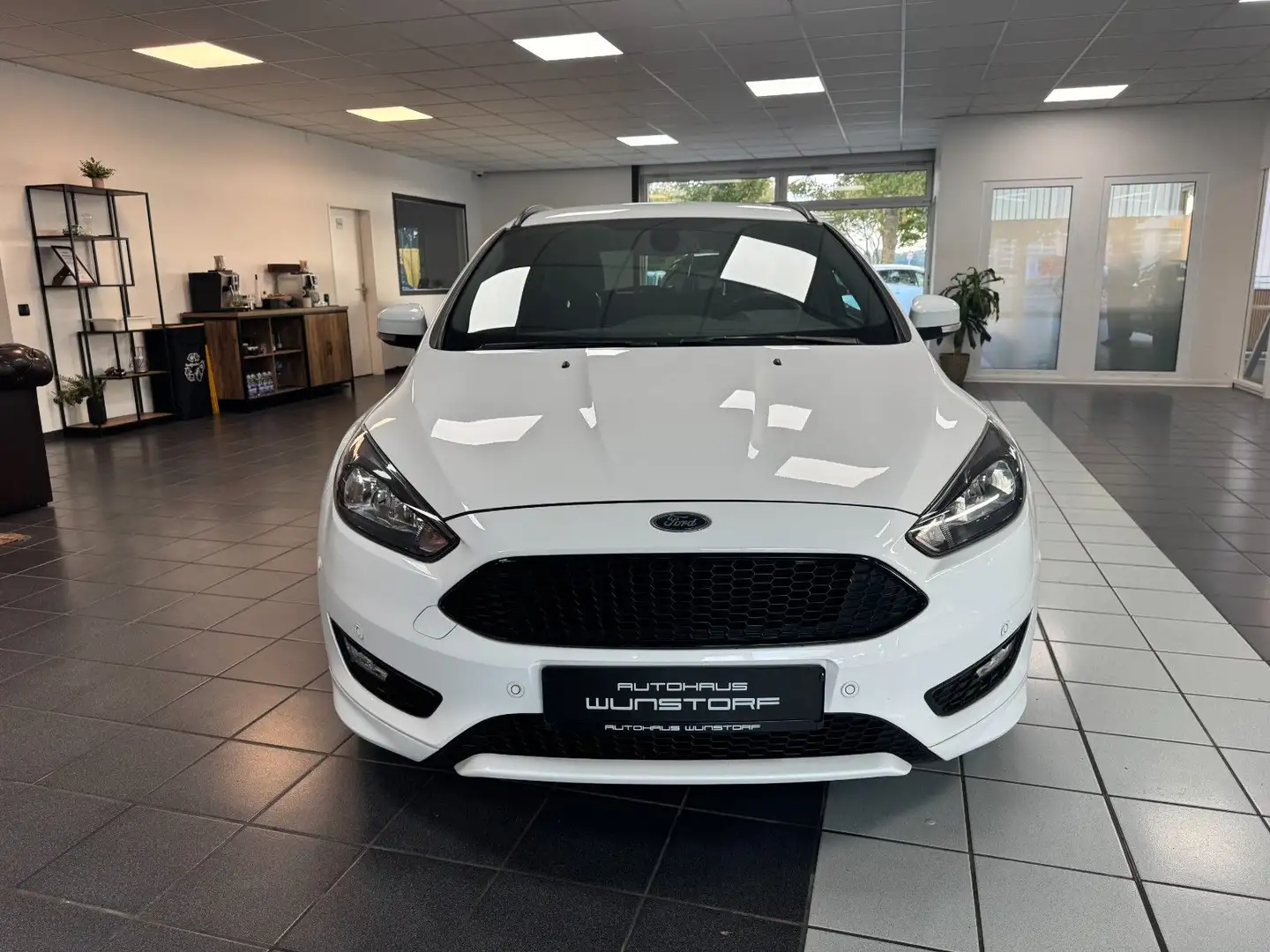Ford Focus Turnier ST-Line 1.0 NAVI/LED/PDC/ZRNEU/1.H Blanc - 2